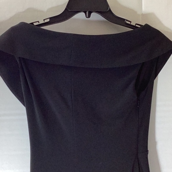 RALPH LAUREN
Women's Jersey Off-the-shoulder Side-slit Column Gown In Black - Picture 10 of 15